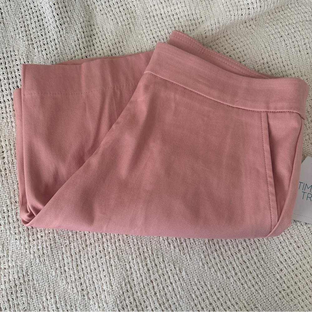 NWT! Women's Rose Pink Shorts - Picture 7 of 8